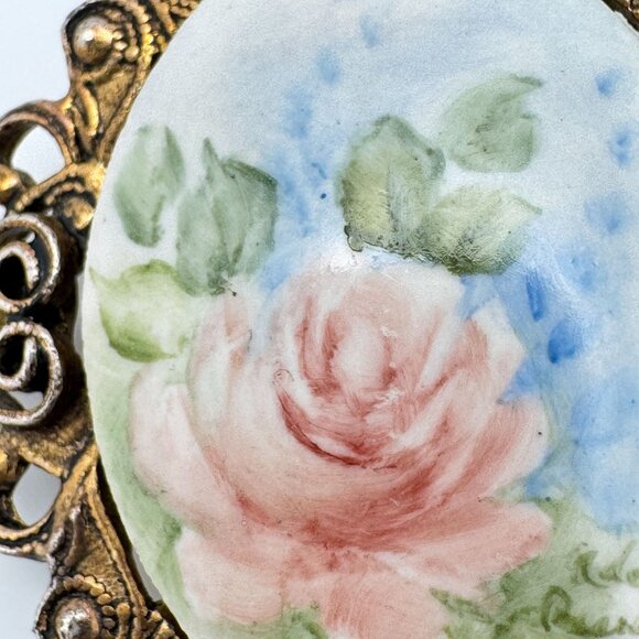 Hand-Painted Floral Porcelain Vtg Brooch Pendant Gold-Tone Signed Ornate Frame - Picture 4 of 8